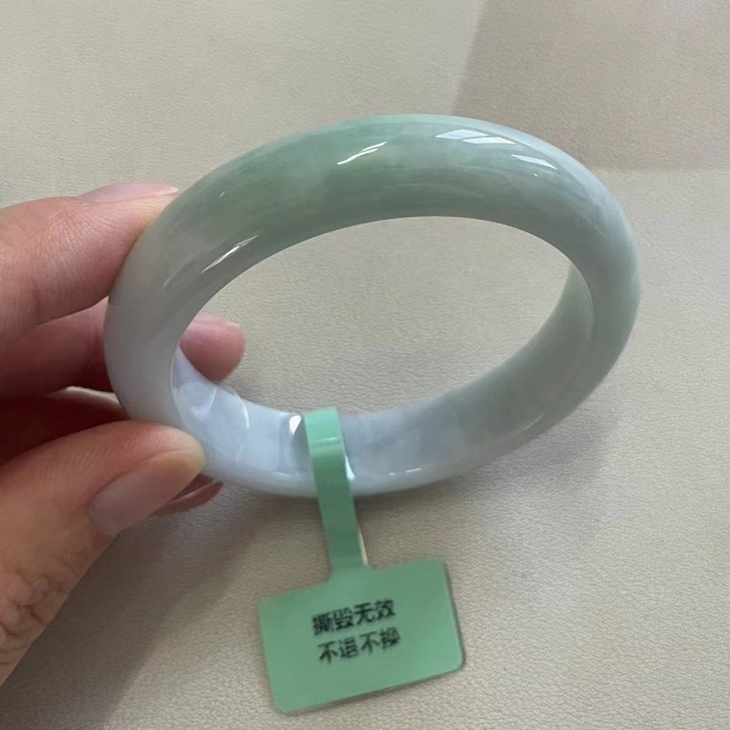 Jade Natural de Myanmar, Braza - Lighting reseña y precio