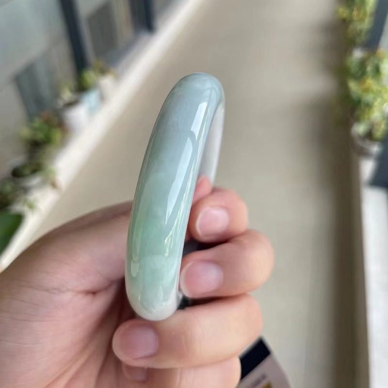Jade Natural de Myanmar, Braza - Lighting reseña y precio