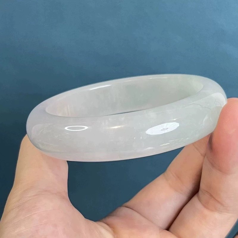 Pulsera de jade tipo hielo de  - Lighting reseña y precio