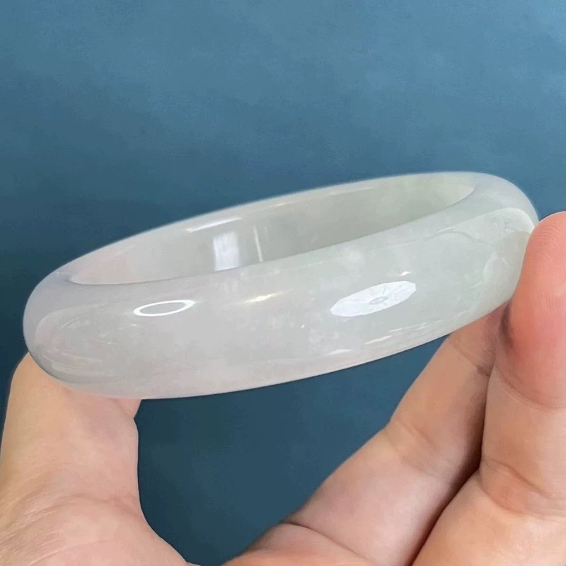Pulsera de jade tipo hielo de  - Lighting reseña y precio