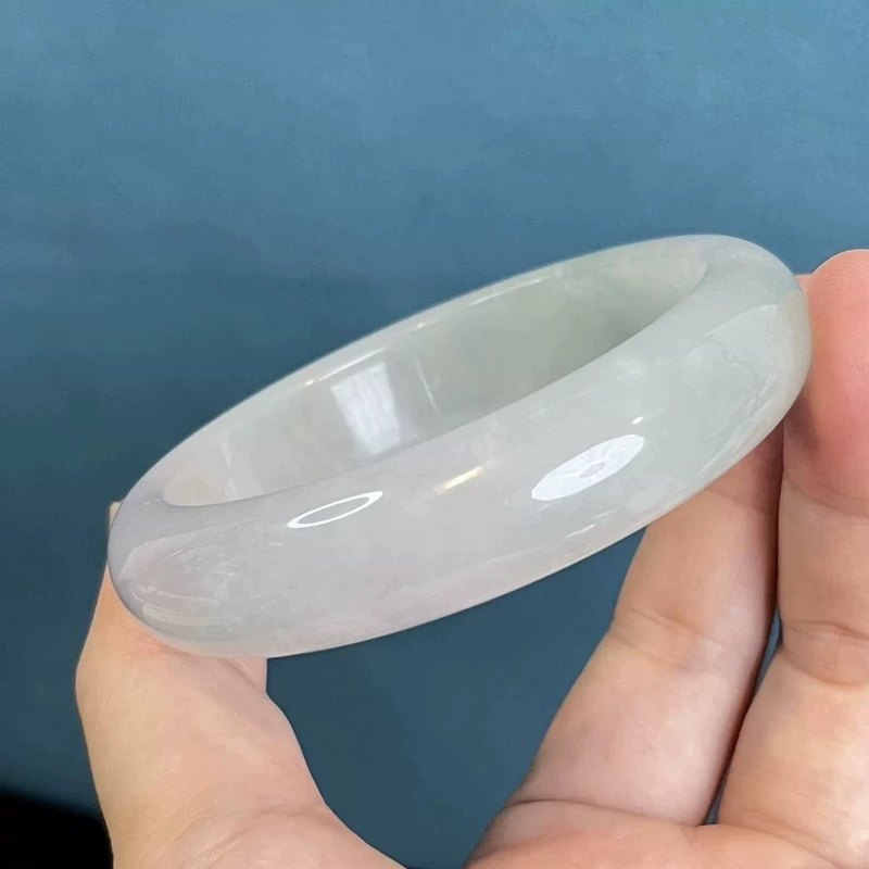 Pulsera de jade tipo hielo de  - Lighting reseña y precio